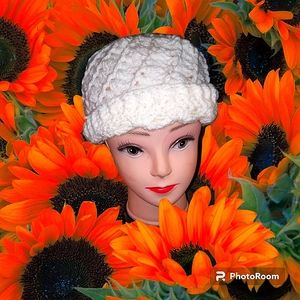 NWT Adult crochet beanie.
